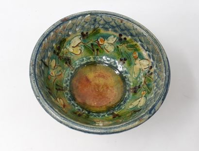 null RONEL of Jacques

Earthenware bowl with blue, yellow and green vegetal decoration,...
