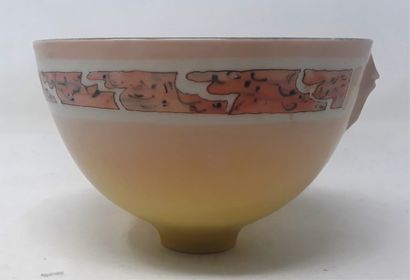 null LATHOUMETIE Hélène

Bowl with small handles in yellow and pink porcelain, signed,...
