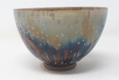 null VOELKEL Patrice

Stoneware bowl with brown and blue glaze, n°148 under heel

Diameter:...