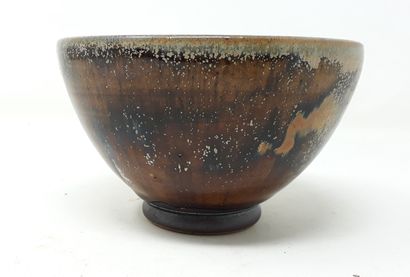 null VOELKEL Patrice

Stoneware bowl with brown glaze, n°58 under heel

Diameter:...