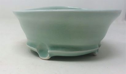null PETZOLD Suzanne

Celadon porcelain tripod bowl with black decoration, dated...
