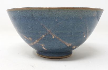 null SIGNORET Jean-Claude

Stoneware bowl with blue and white decoration, n°25 under...