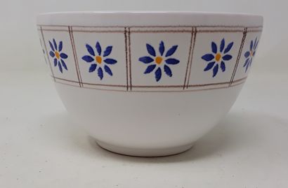  THEMEREAU Sylvie 
Earthenware bowl decorated with a frieze of flowers, signed, dated...