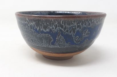  CRESTON Nicole 
Stoneware bowl with blue and black cover, n°27 under heel 
Diameter:...