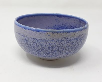  BUCHHOLTZ Jacques (1943) 
Small blue porcelain bowl, signed and n° 170 under heel...