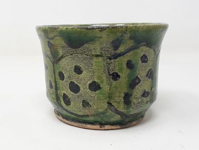 null DEJARDIN Sophie

Glazed earthenware pot with green glaze and peas decoration,...