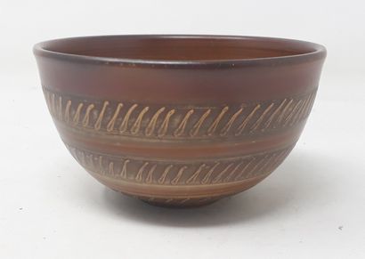  CASSEAU Mathieu 
Stoneware bowl with frieze decoration, signed, dated 80 in hollow...