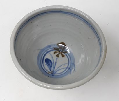 JACOBS G 
Porcelain bowl with flower decoration,...