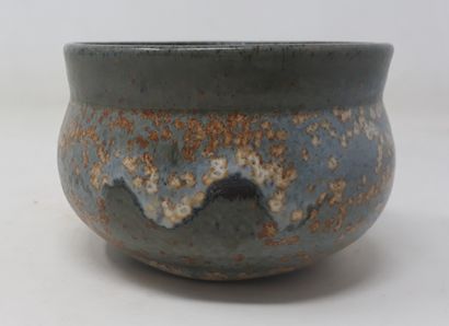  BARNSDALE Martin 
Pot in stoneware ç covered blue.gris and octre, stamp in cerux...