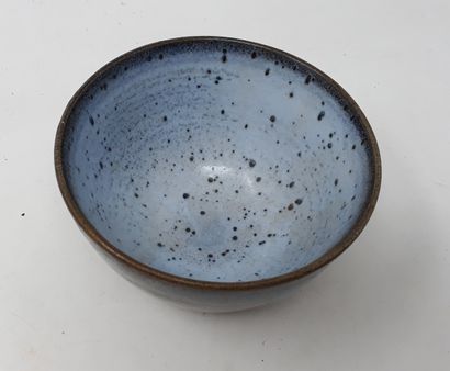 null FAURE Jean-Claude

Stoneware bowl with blue and black glaze, signed in hollow...
