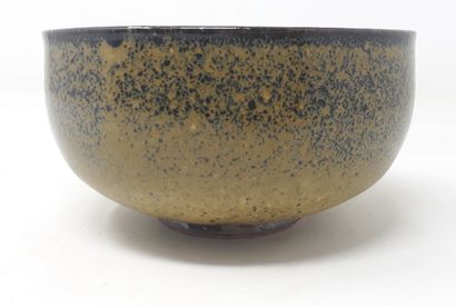 null EVE François

Bowl in stoneware with black and ochre glaze, signed in hollow...