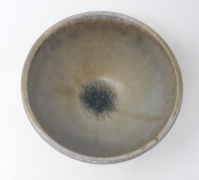 null BILLARD Hervé

Stoneware bowl partially covered, monogrammed in hollow and n°373...