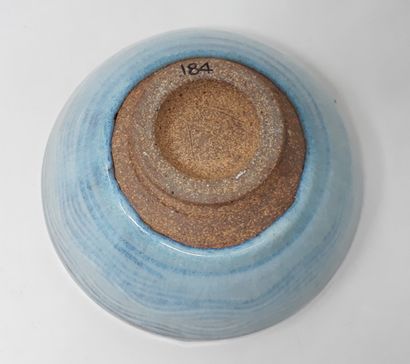 null LEGROS Dominique

Stoneware bowl with ice blue glaze, signed in hollow and n°184...