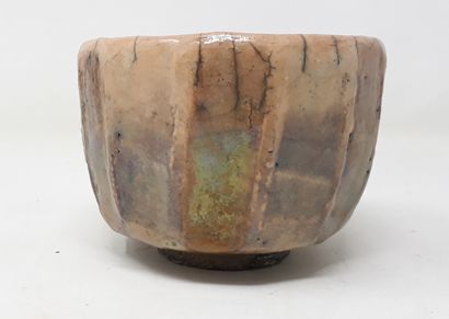  ALCARAS Roberte 
Stoneware bowl of raku type with ribs, mark in hollow and n°149...