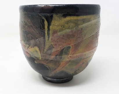 null BOURCEREAU Christian

Stoneware bowl of raku type with green, red and black...