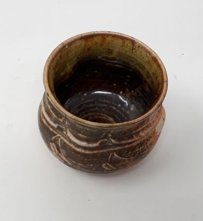 null HOS Vim

Stoneware pot with flared lip, stamped and n°226 under the heel

Diam:...