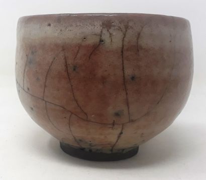  FIVET P. 
Bowl in pink stoneware, monogrammed in hollow 
Diameter: 10,5; H.: 8,5...