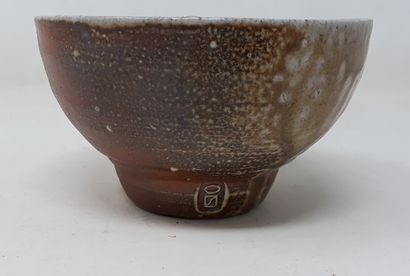 null SCHÖNE I.

Stoneware bowl with flamed decoration, stamped, no. 337 under heel

Diameter:...
