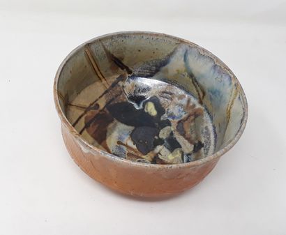 null LEROY P.

Stoneware bowl with abstract decoration on the inside and incised...