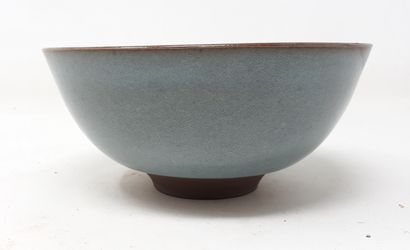 null ROBERT Matthieu

Bowl in stoneware with blue glaze, signed in hollow and n°268...