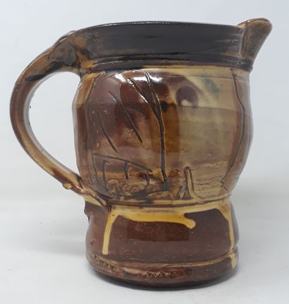 null School Xxe century

Earthenware pitcher with brown/yellow cover

H.: 19 cm