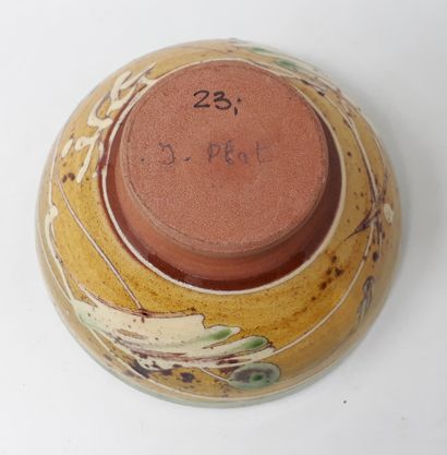  FLAT J. 
Glazed earthenware bowl with yellow and green decoration, n°23 on the heel...