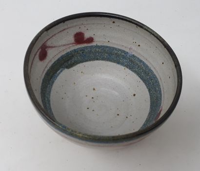 SCHUSTER R.

Stoneware bowl with red vegetal...