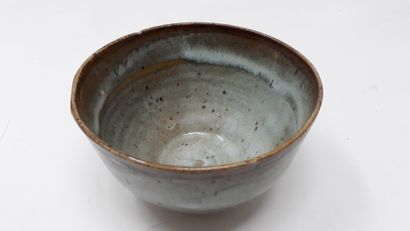  GOLDSTYN Michel 
Stoneware bowl with blue gray glaze, n°71 under heel 
Diam: 11;...