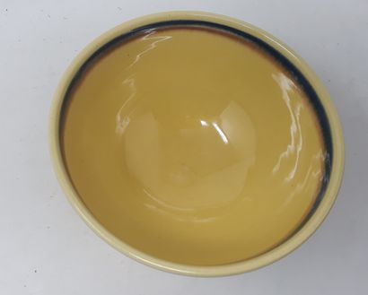 null BAROCCO

Coupe en porcelaine à déocr bleu, jaune et vert, n°158 sous talon

Diam.:...