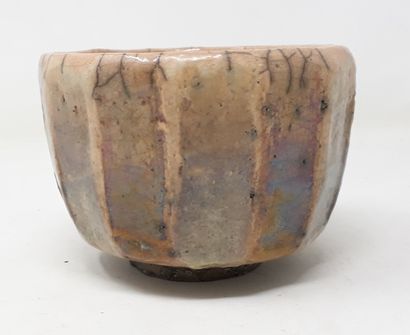 null ALCARAS Roberte

Stoneware bowl of raku type with ribs, mark in hollow and n°149...