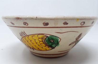 null COLIBABA (Romanian folk art)

Earthenware bowl decorated with sun and fish,...