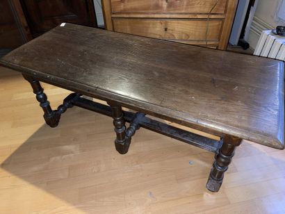 null Lot including:

- coffee table in molded and carved natural wood, baluster legs...
