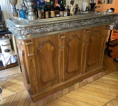 null Natural oak bar with zinc top decorated with pampers

Early 20th century (reassembled)

109...