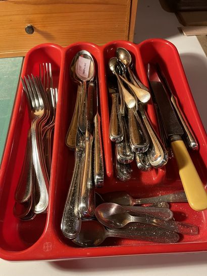 null 
Lot of metal mismatched including:

- four "Georges V" ice cream cups

- egg...
