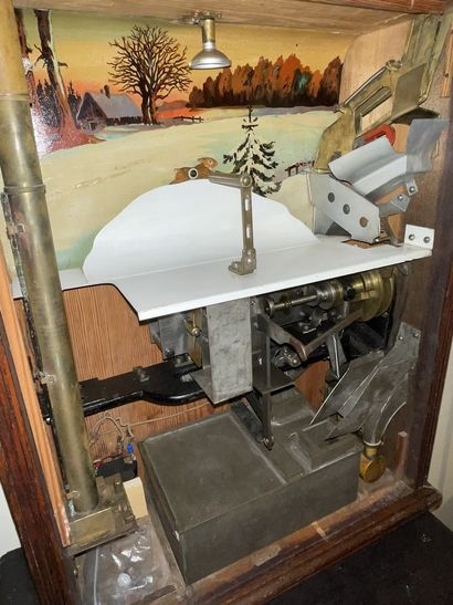 null 
Machine à sous en chêne "Jeu d'adresse"




Vers 1910/1920




64 x 45 x 20...