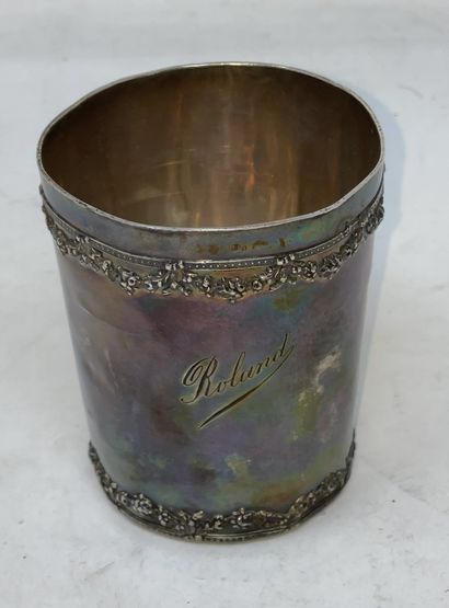Lot including: 
- a 950°/°° silver tumbler,...