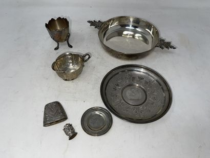  Lot in silver (subject to control) comprising: 
- egg cup tripod in silver 950 °/°°,...