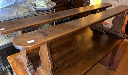 null Lot including:

- rectangular table in natural wood, opening with two drawers...