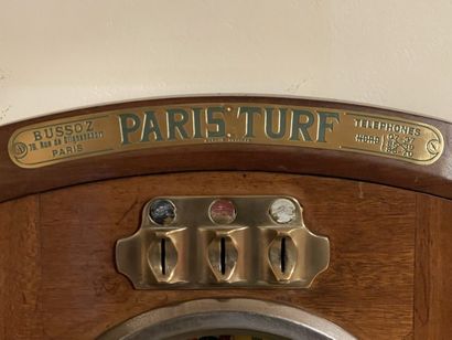 null 
Machine à sous en bois "Paris Turf", Bussoz (avec sa clef)




Vers 1940




68...