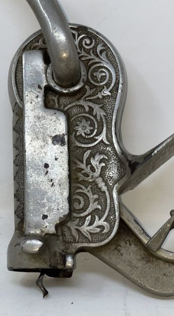 null Metal countertop corkscrew, Hektor

20th century

H.: 40 cm
