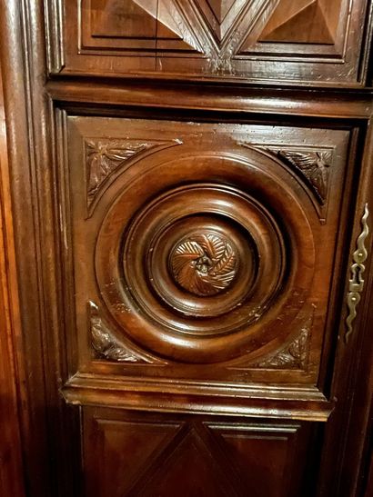 null Cabinet with two doors in natural wood carved with diamond points, pediment...