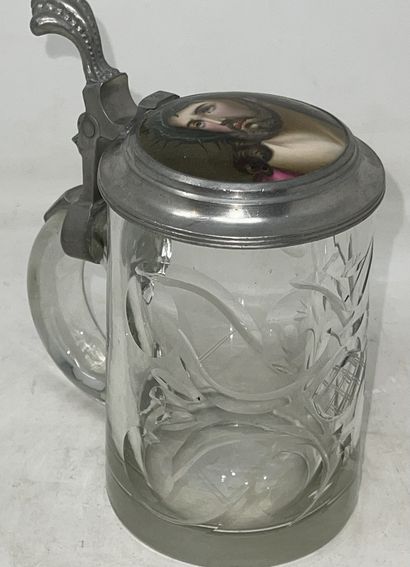 null Lot of two mugs including:

- cut glass mug, engraved with a figure "LB", pewter...