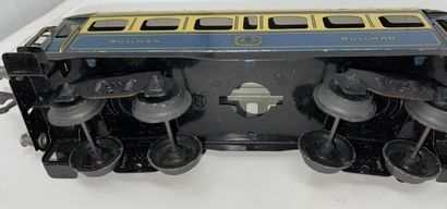 null 
Set of ten model cars and one model locomotive, scale "O", including:

- wagon,...