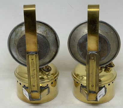 null Two gas lamps with brass reflector

20th century

H.: 29 cm