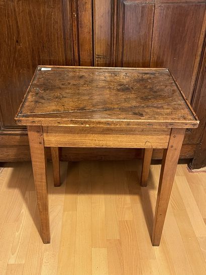 null Rectangular table in natural wood, bowl top

Rustic work

65 x 55 x 42 cm

To...