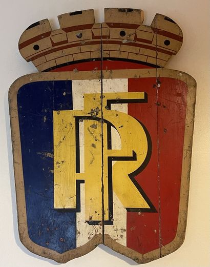 null Painted wooden crest "RF surmounted by a tower

63 x 47 x 5 cm (accidents)