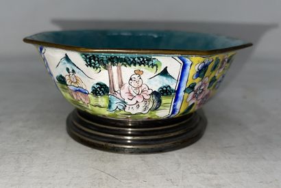 null Painted enamel bowl with characters in a landscape

China, 19th century

H....