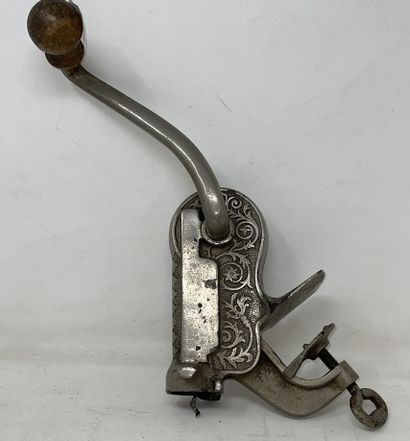 null Metal countertop corkscrew, Hektor

20th century

H.: 40 cm