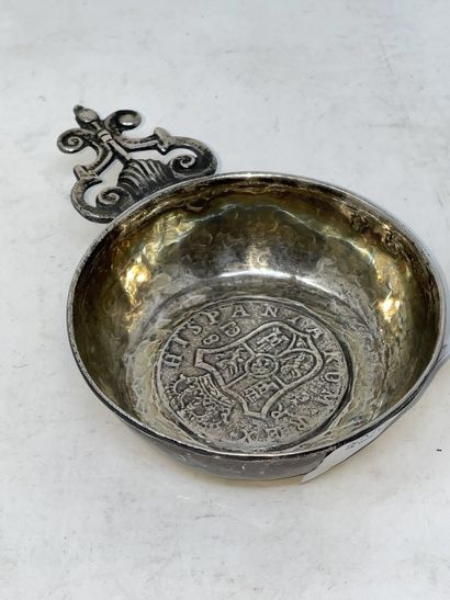 null 
lot in silver 950/00 comprising:




- silver wine cup (subject to control),...