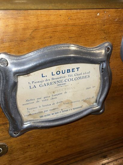 null 
Machine à sous en bois naturel "Roulette visible", L. Loubet (avec clef)




Début...